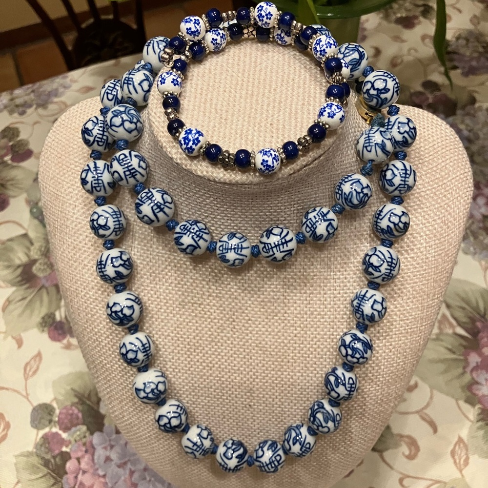 CHINESE PORCELAIN HAND KNOTTED AND PAINTED BEADED NECKLACE AND BRACELET - Picture 13 of 17